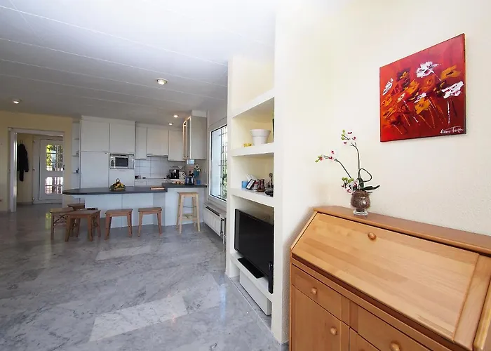Bilbao By Interhome Roses